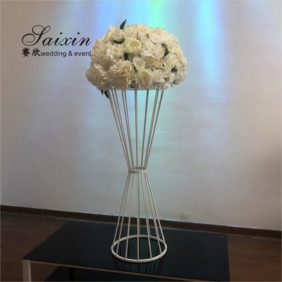 Outdoor Wedding Flower Stand Metal Floral Arrangement Stand White Geometric Trumpet