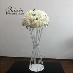 Outdoor Wedding Flower Stand Metal Floral Arrangement Stand White Geometric Trumpet